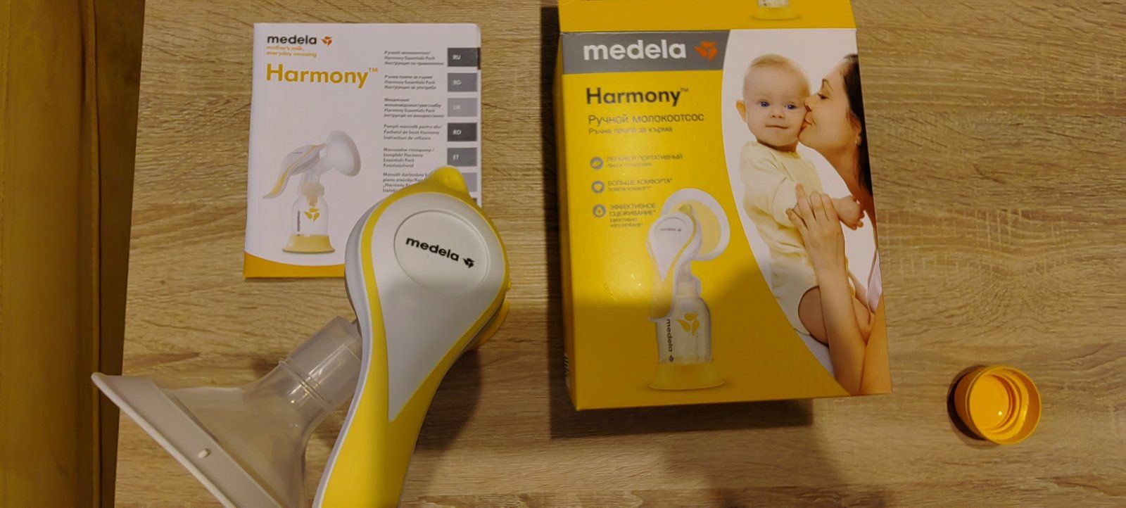 Двуфазна ръчна помпа за кърма Medela Harmony +  подарък