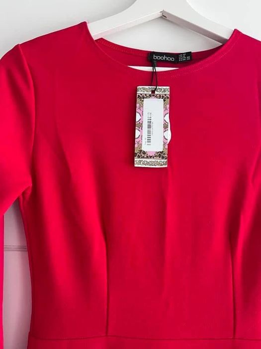 Червена рокля Boohoo
