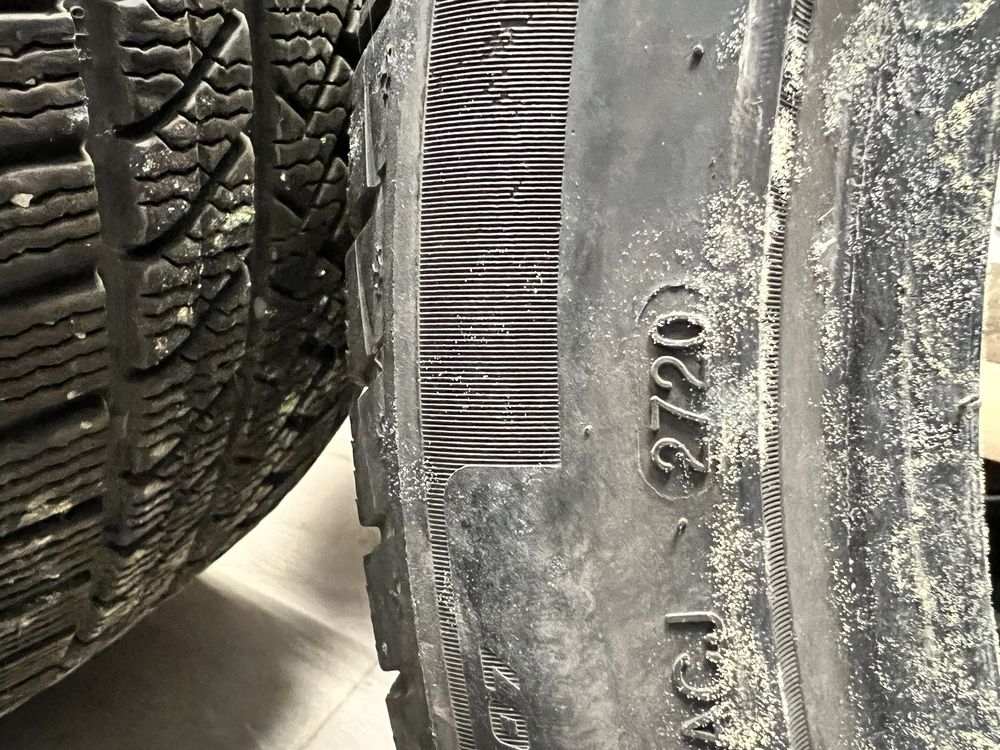 Зимни гуми за джип 235/45R19 Goodride 4 броя перфектно състояние