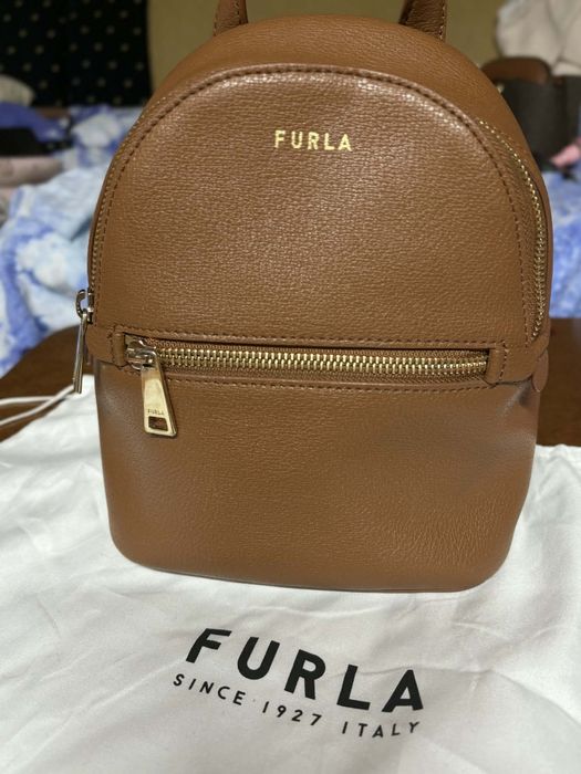 Продавам оригинална раничка Furla