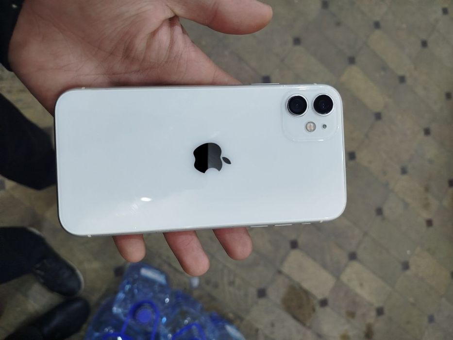 Iphone 11 bir  xafta garatiya beramiz narxidan otip beramiz