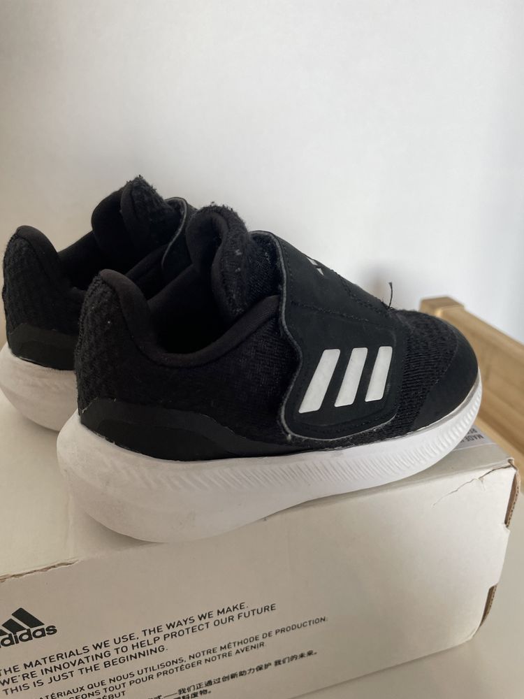 Маратонки Adidas