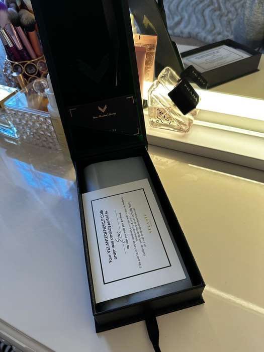 Vând huse Velante IPhone 14 Pro ambele 500 lei.