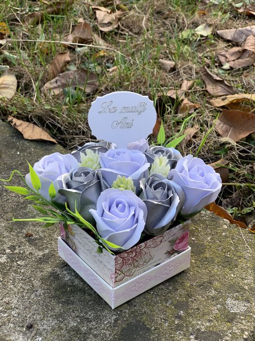Trandafiri din sapun buchet cadou cutie