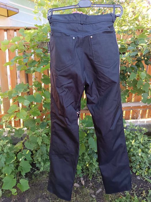 Pantaloni de motocicleata