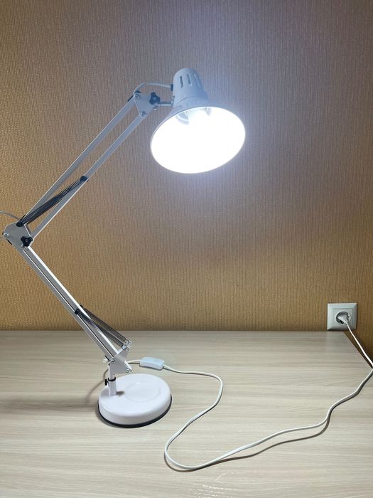 настольная лампа