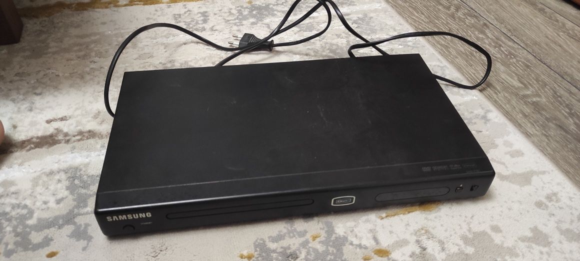 Samsung DVD - P181  DVD PLAYER