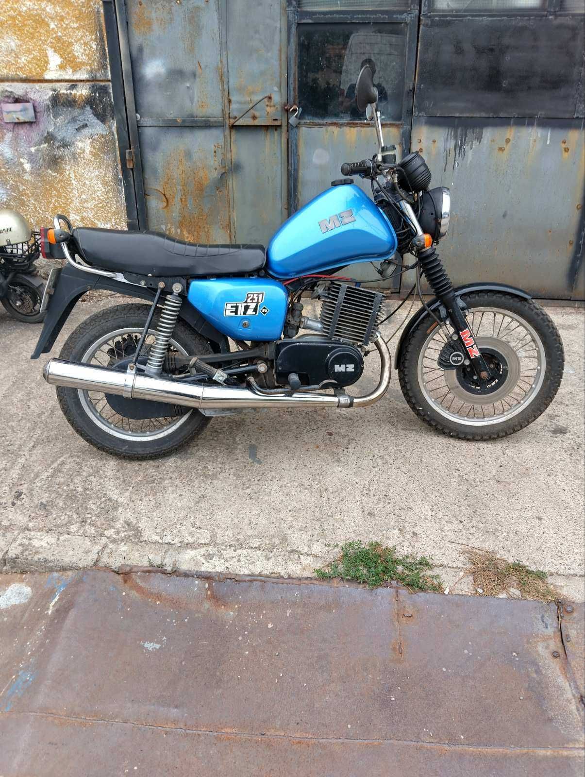 MZ 251 ETZ, с документи