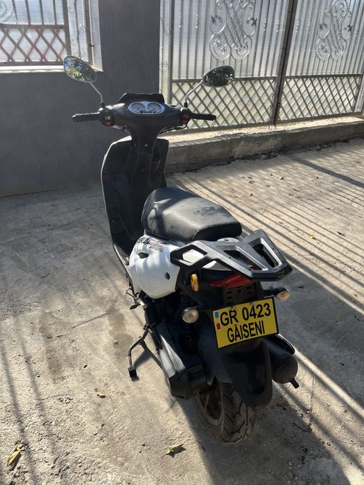 Scuter pe benzina