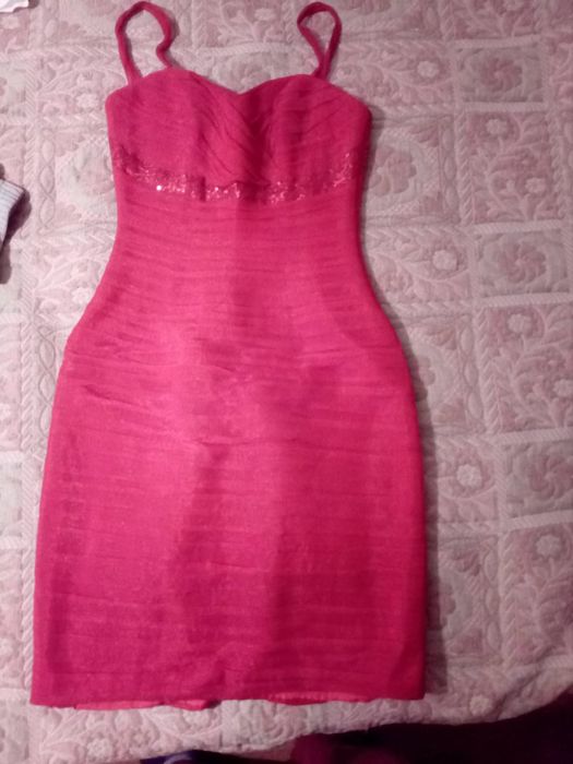 Продам красное коктейльное платье.