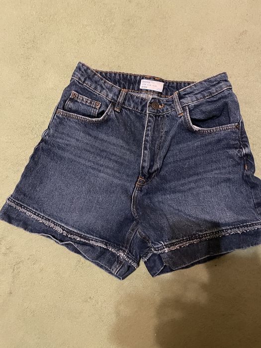 Къси панталони и спортна блузка