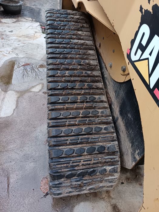 Продавам Катерпилар