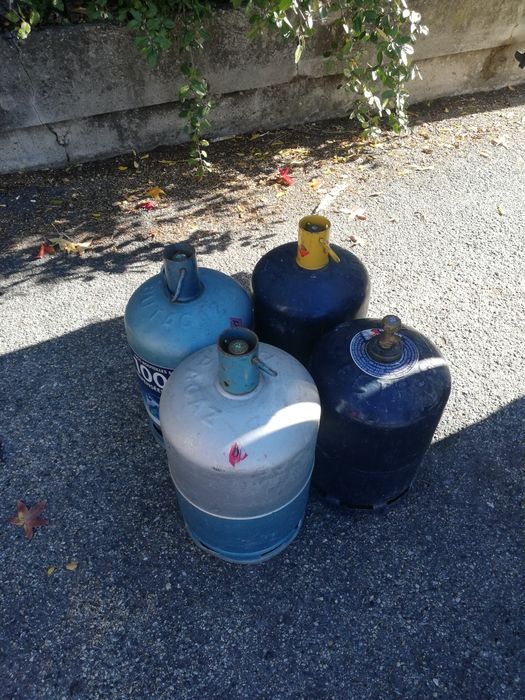 Butelii uz casnic.