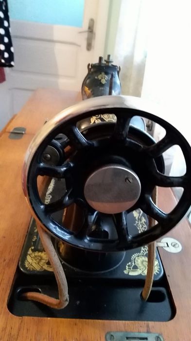 Vând masina de cusut Singer stare foarte foarte buna