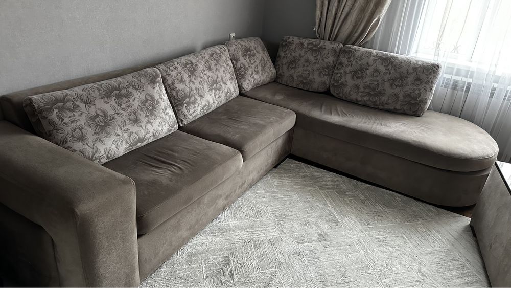Продам диван 3х2 м , с журнальным столиком