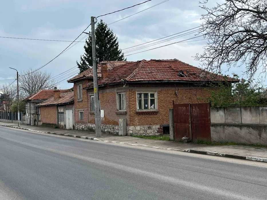 Двуетажна къща в Стряма