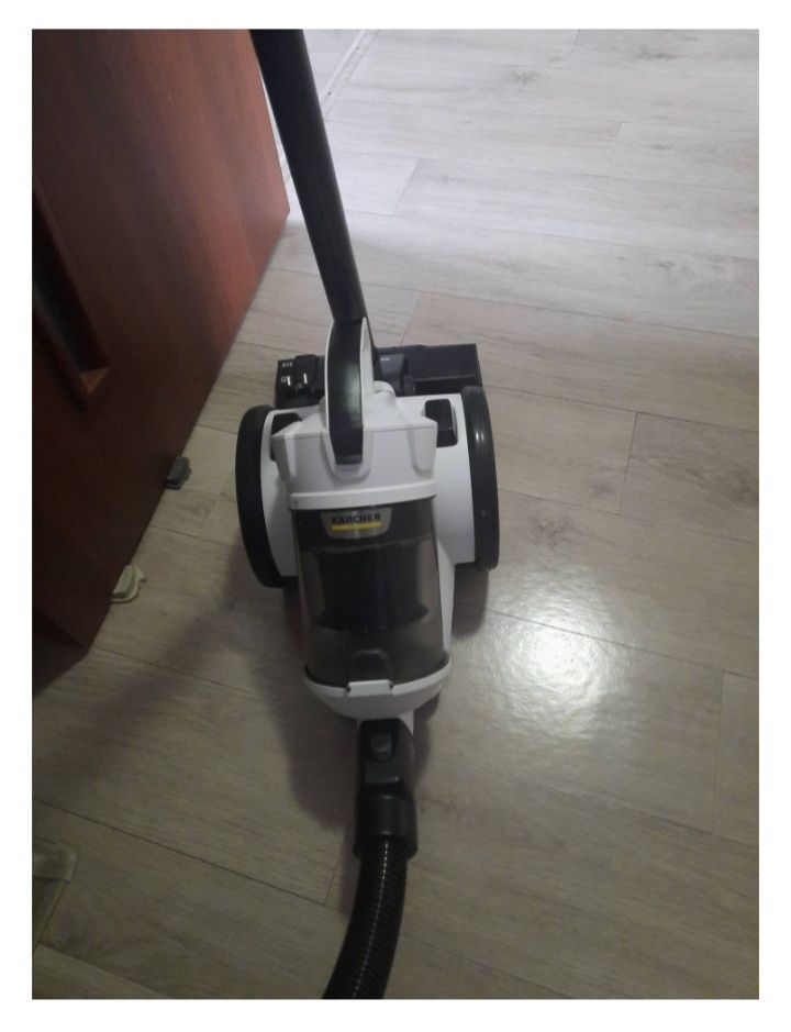 Пылесос Karcher почти новый