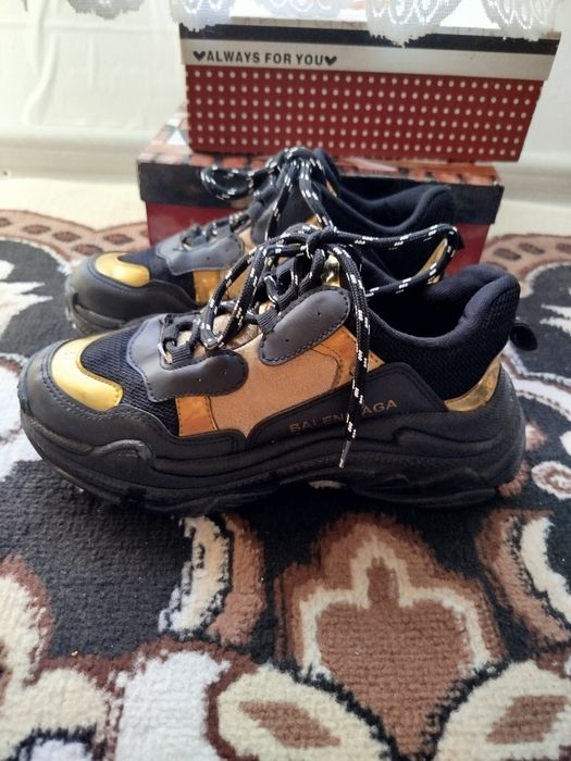 Sotiladi, narxi kelishiladi