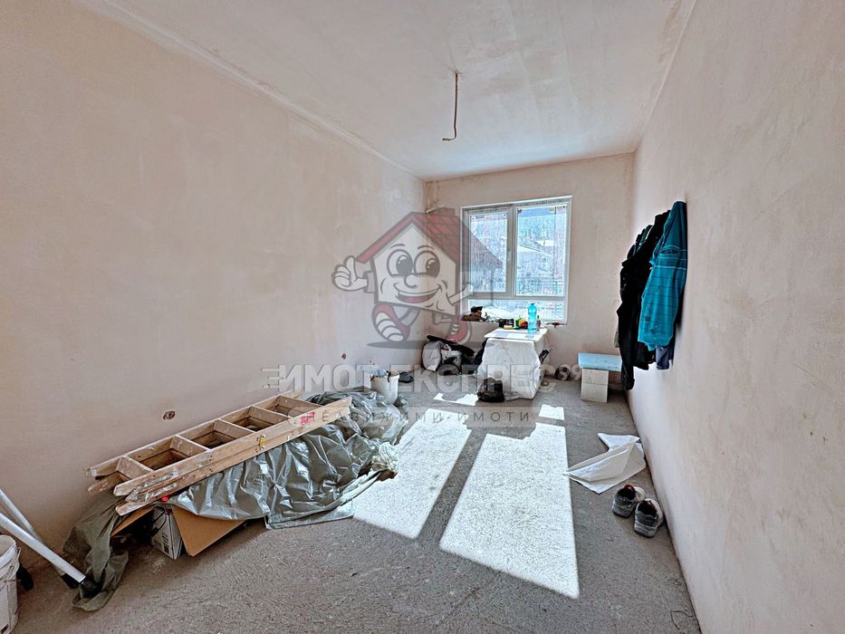 Тристаен апартамент, с двор, ново строителство, кв.Изток