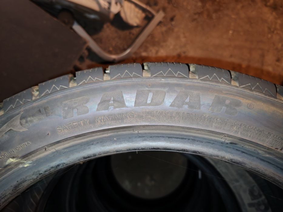 Зимни гуми RADAR 245 40 18 DOT23г.