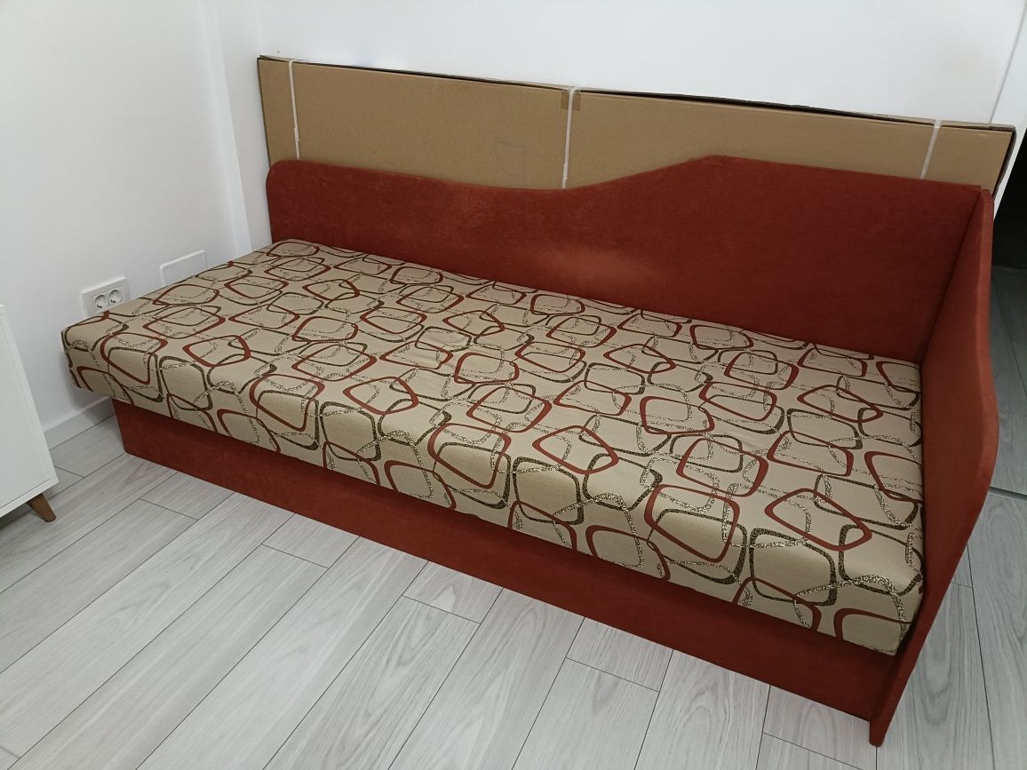 Canapea,pat divan tapitat pentru o persoana 90/200 cu lada