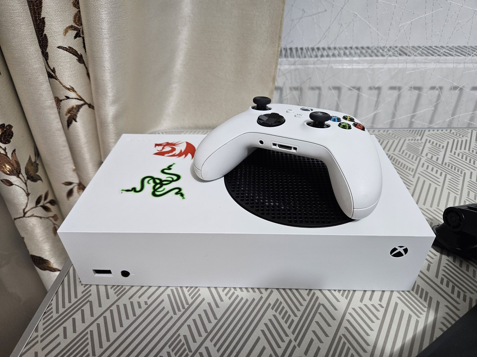 Xbox Series  S - 512GB si volan HORI