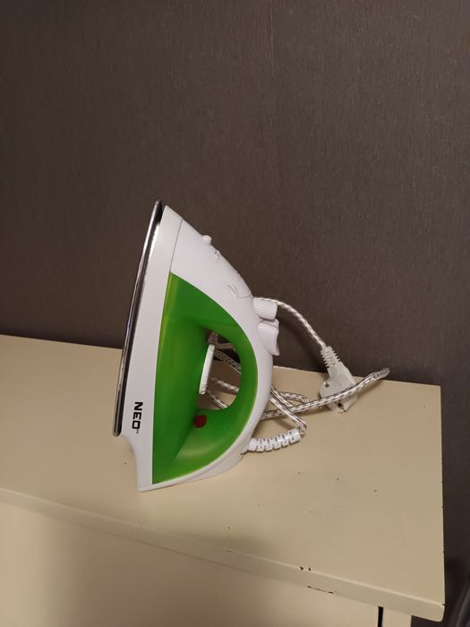 Продавам ютия НЕО