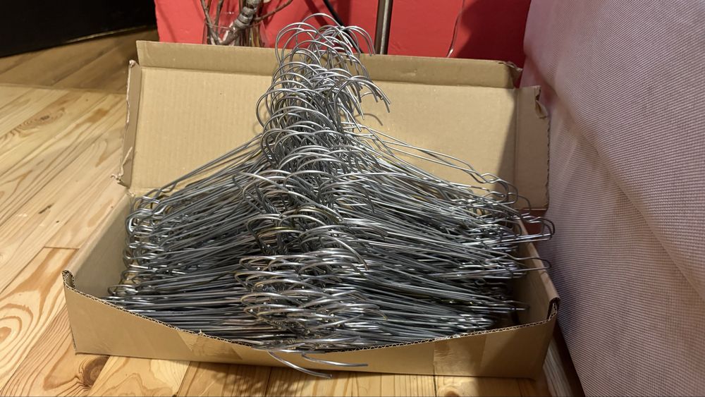 Метални закачалки за дрехи