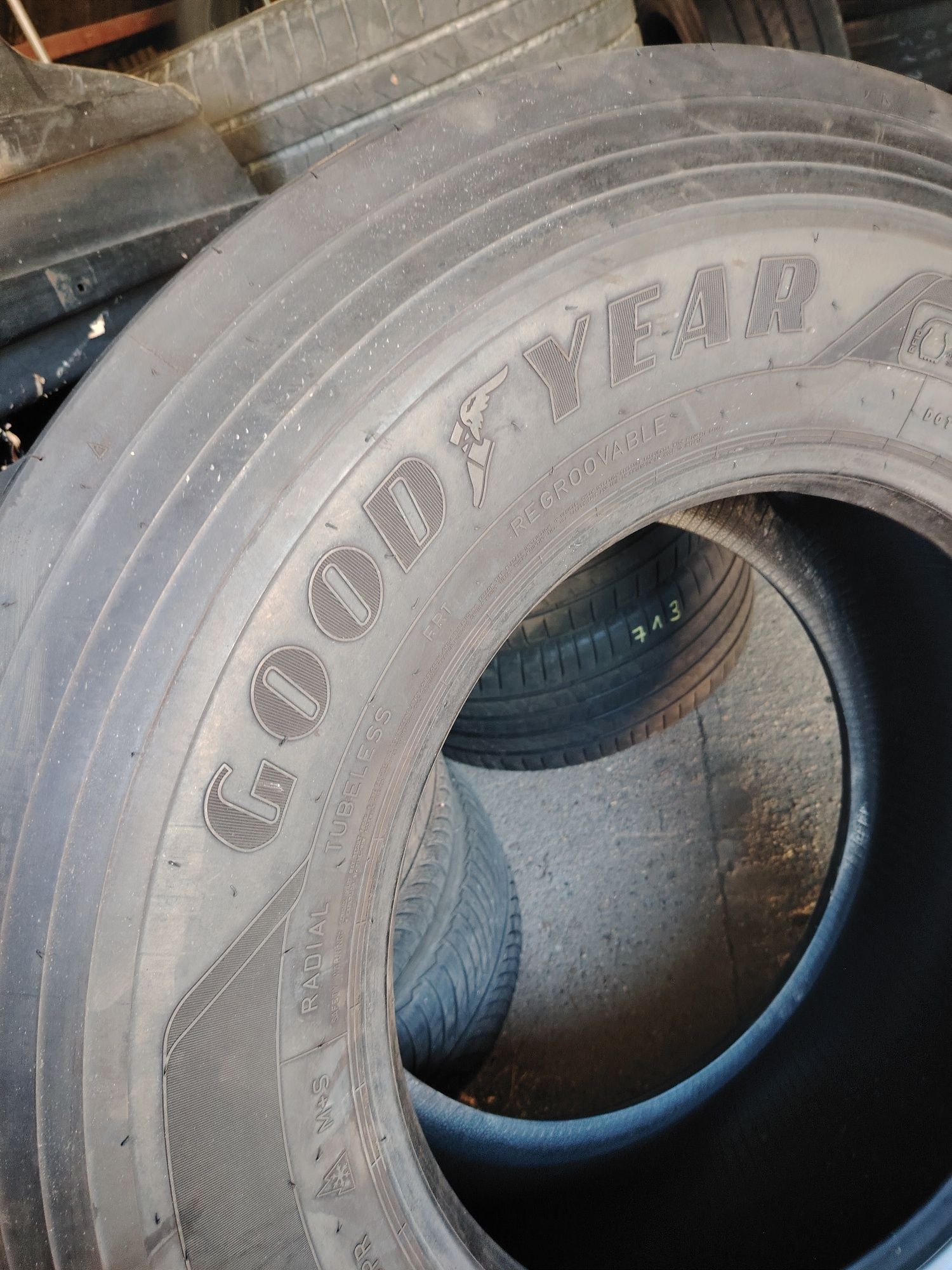 385/65 R22,5 Goodyear Kmax T DOT 2023 ca și nou 16 mm