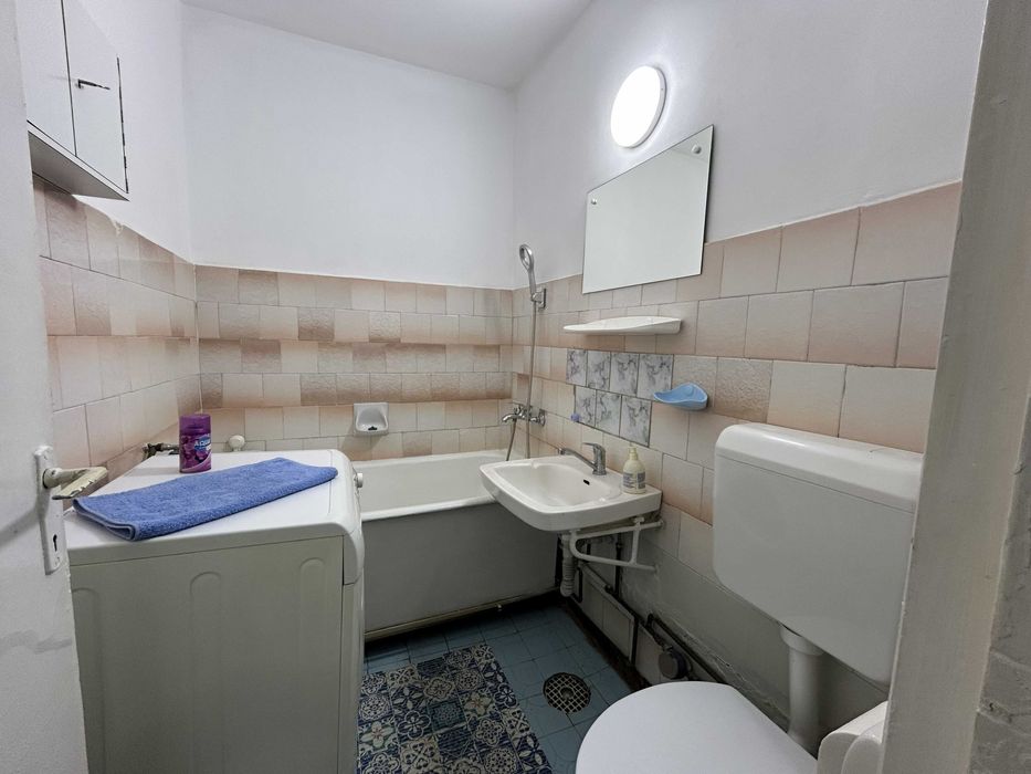 Ultracentral, inchiriez apartament cu o camera, mobilat si utilat