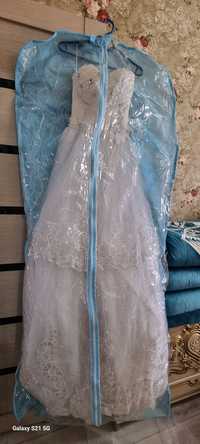 Продам срочно  свадебное платье