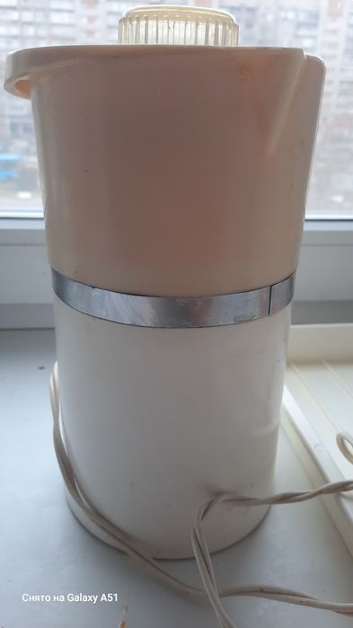 Мясорубка, соковыжималка времен СССР.