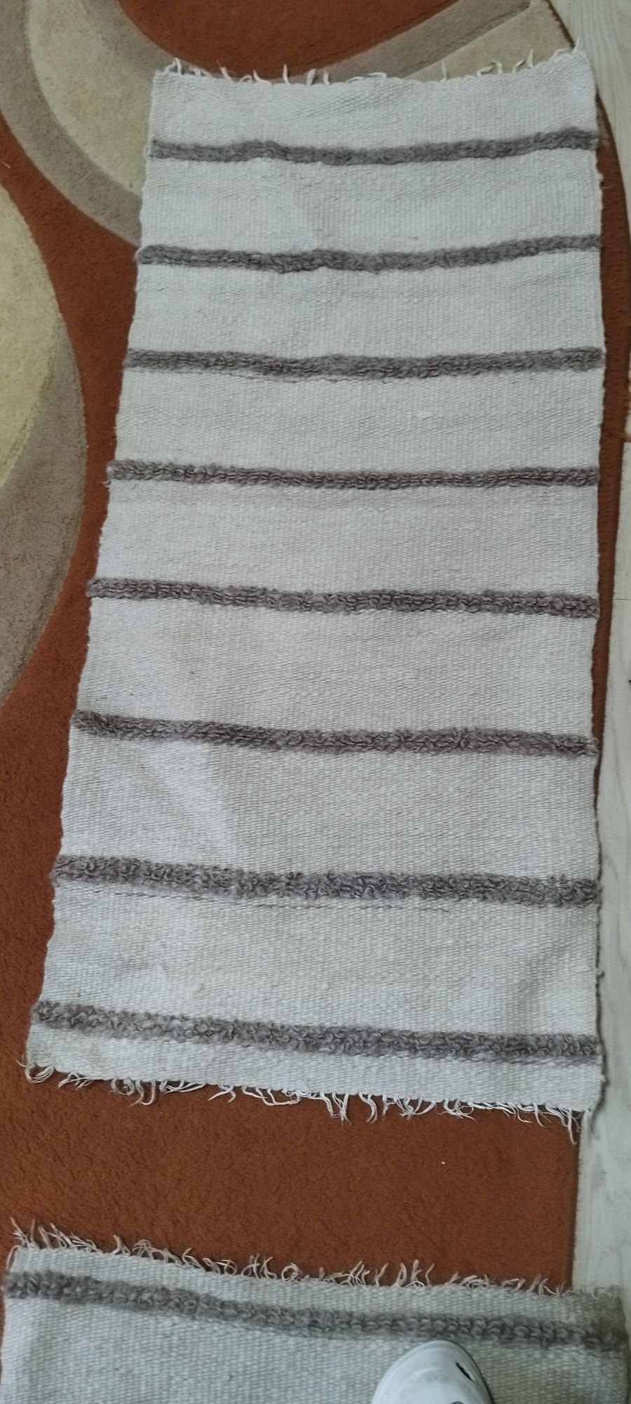 Vând 3 preșuri țesute manual la război de țesut  lana de oaie.