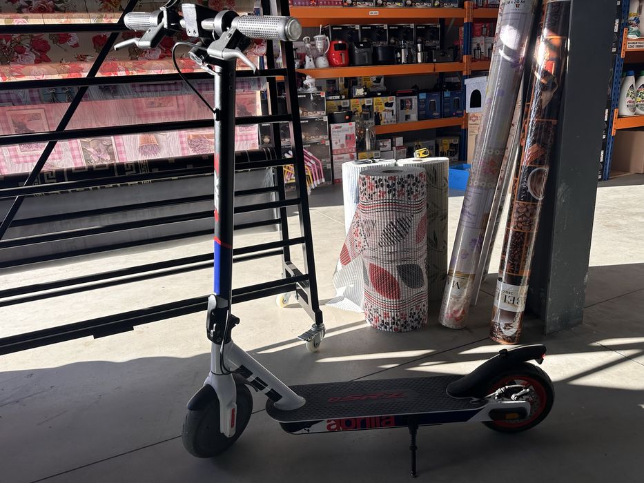 Vand trotineta electrica aprilia