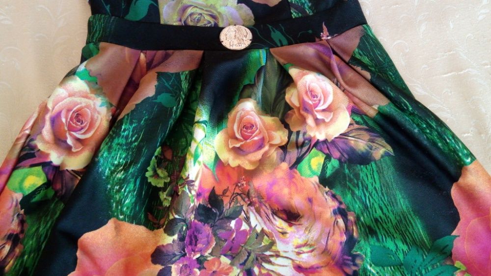 Дамска рокля на цветя