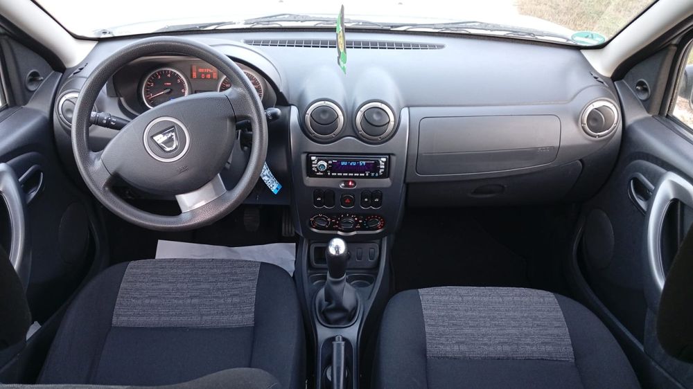 Vând Dacia Duster