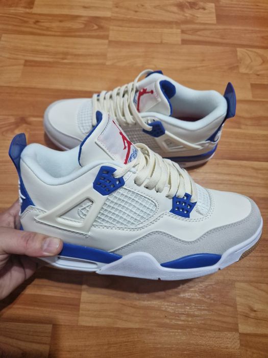 Adidași jordan Retro patru