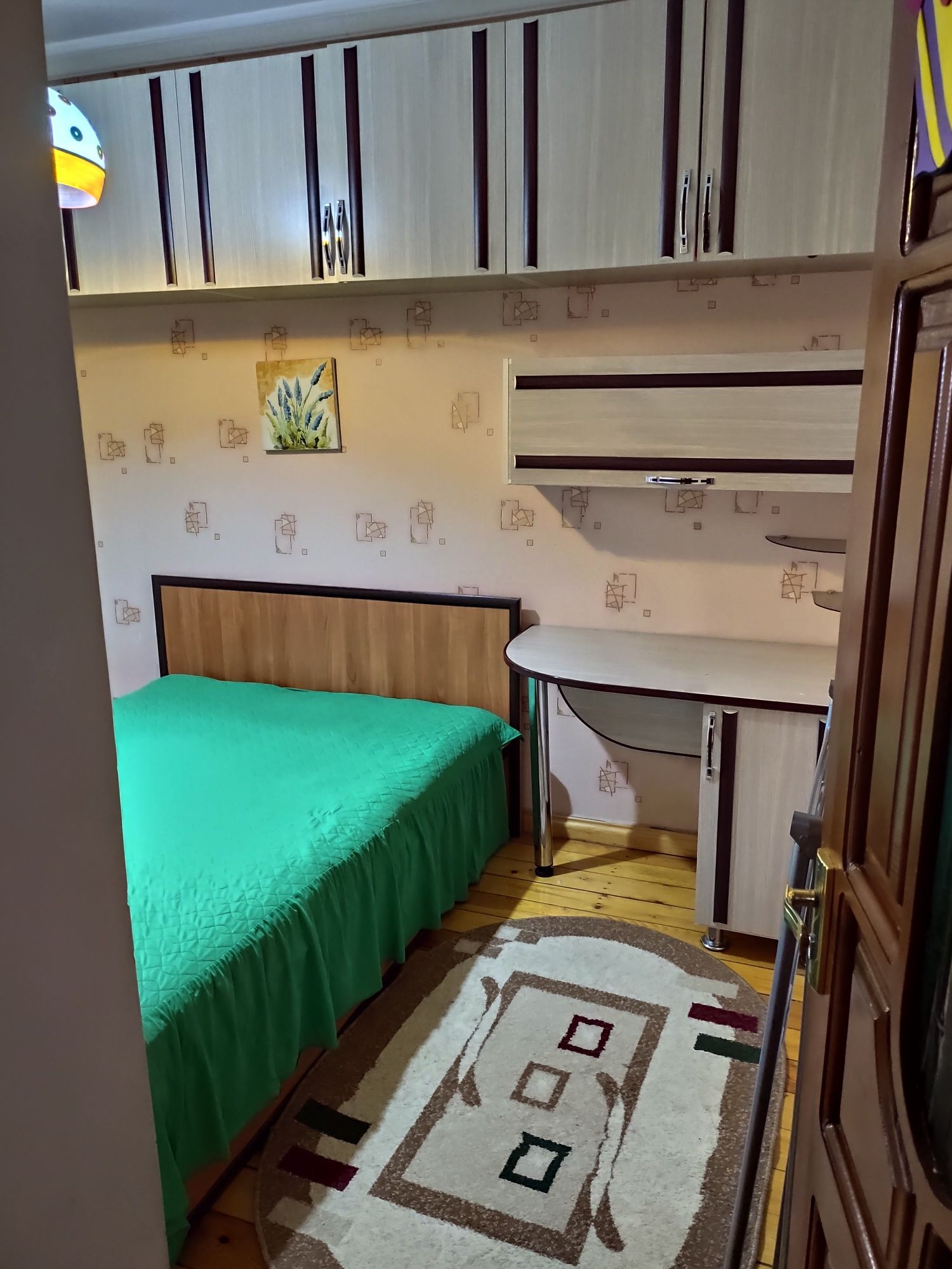 Сдается 3х ком.кв.2этаж,77 серия,вокзал,500 дол.