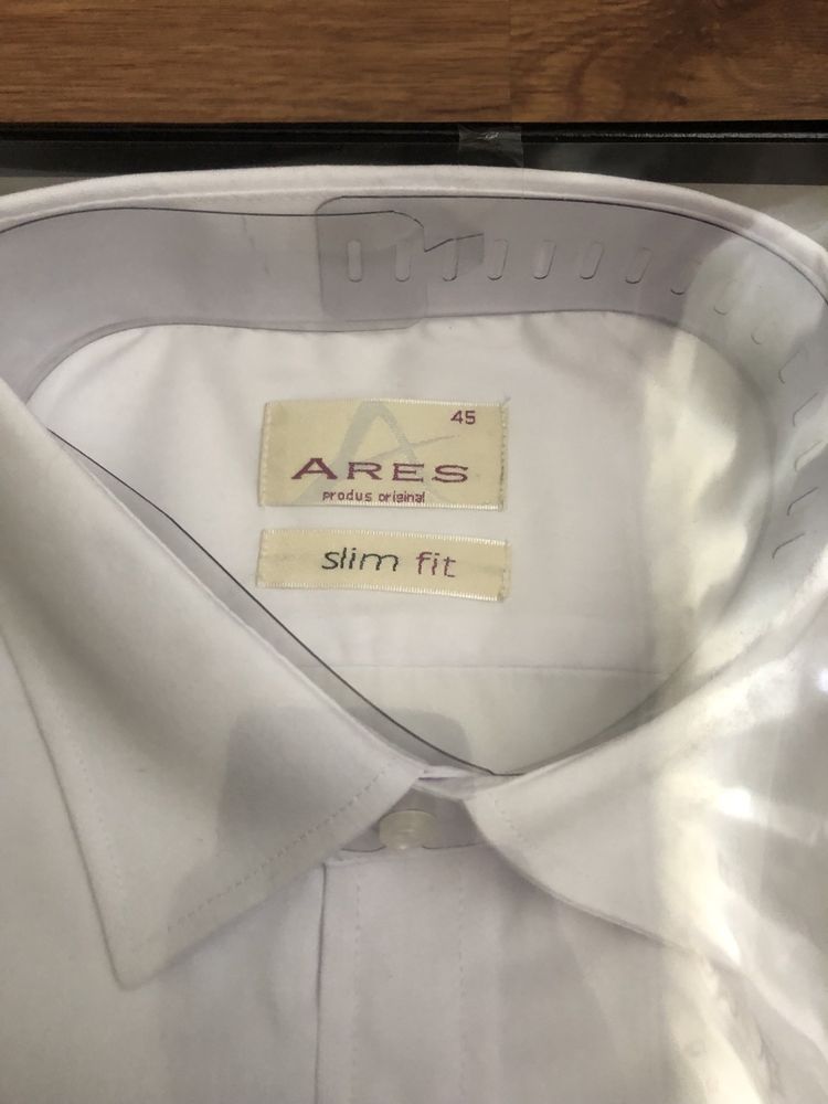 Camasa marca : ARES Marime : 45 Slim Fit . NOU