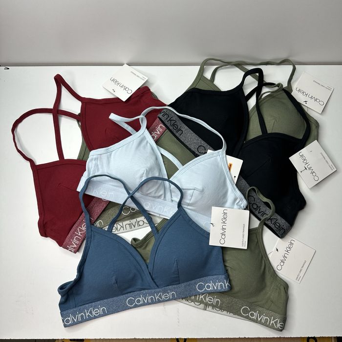 Sutiene CK diferite marimi si culori