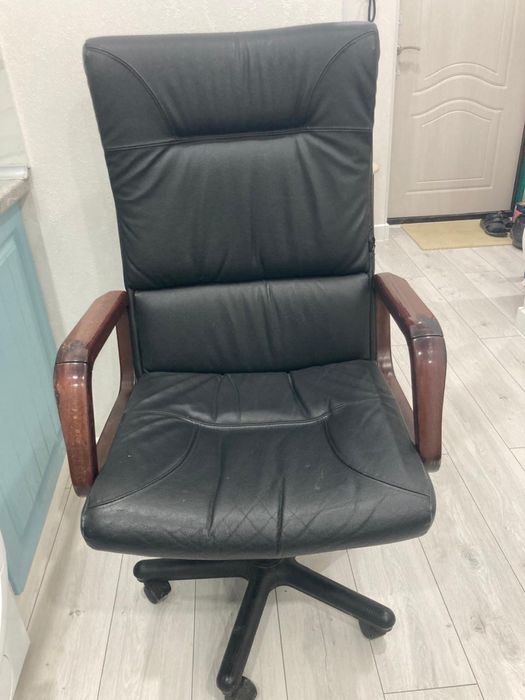 Офисное кресло в отличном состоянии