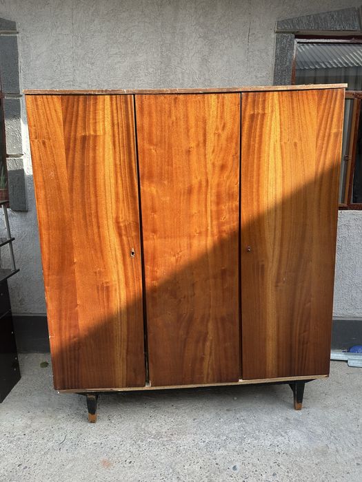 отдам шифанер и компьютерный столик