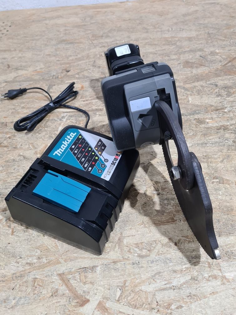 Taietor hidraulic pentru cabluri 65mm Makita