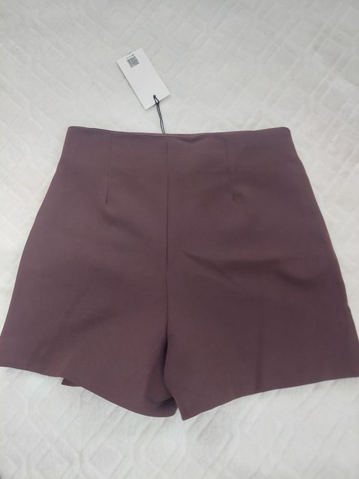 Пола панталон. Нова с етикет М размер.