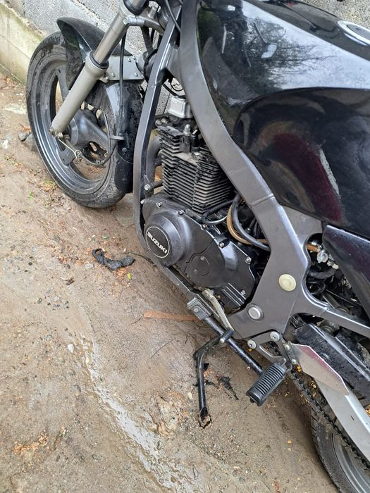 Vând motocicleta De 500cm
