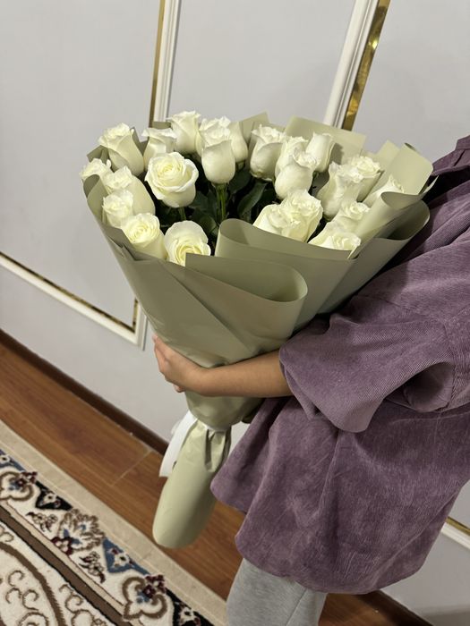 Цветы белые розы