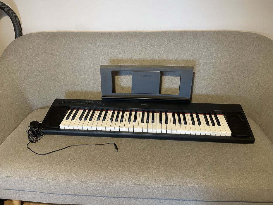 Yamaha Piaggero NP-12B Piano