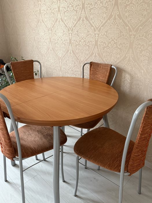 Кухонный стол + 4 стула