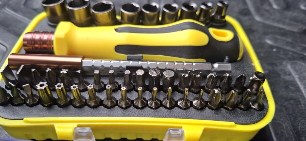 Набор профессиональных отвёрток.