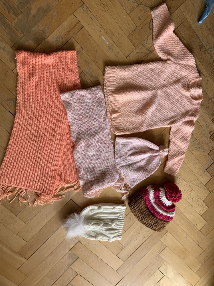 Плетени шалове и пуловер
